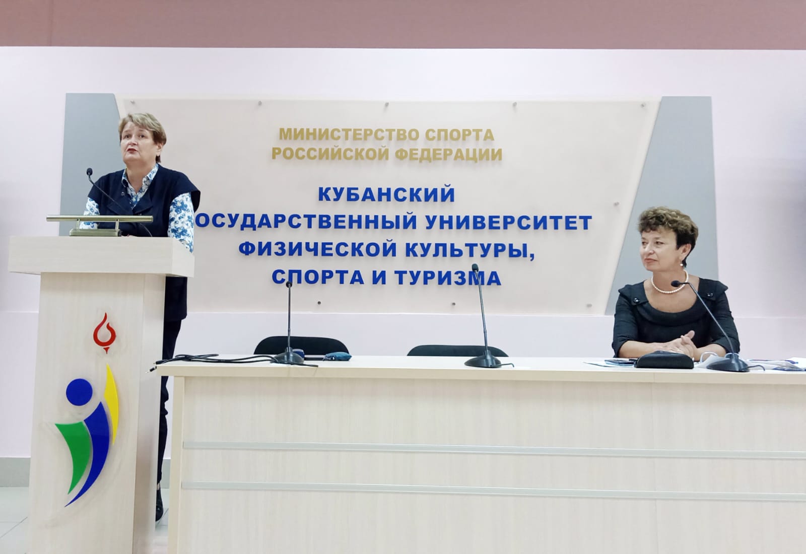 В университете прошла встреча студентов с доцентом кафедры теории и методики легкой атлетики Наталией Георгиевной Шубиной.