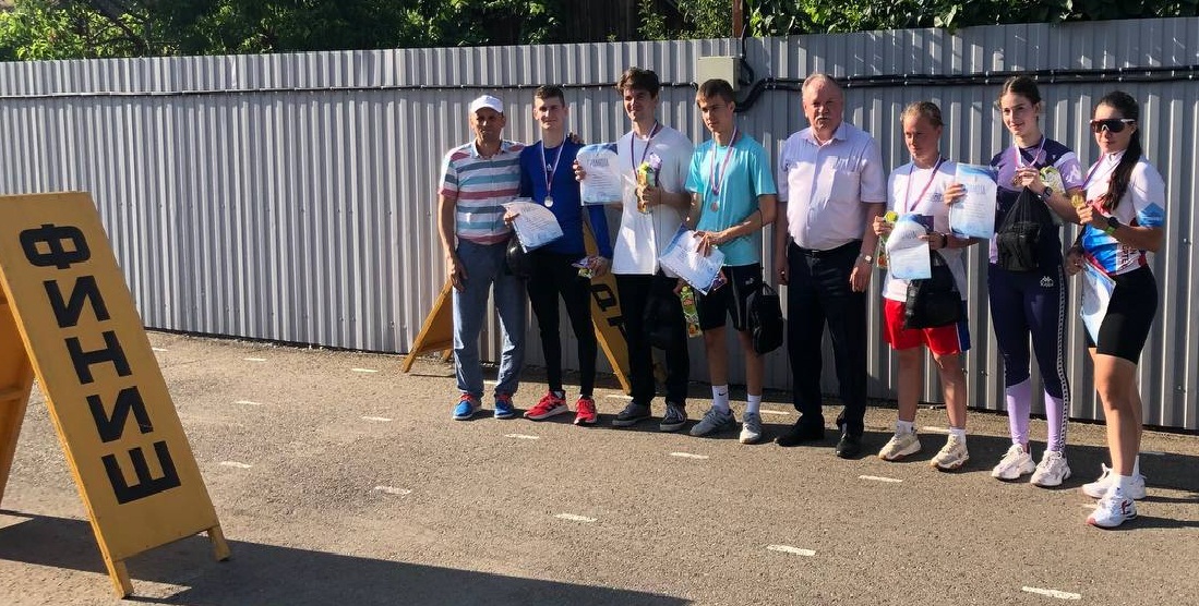 Состоялись финальные забеги гонки на лыжероллерах с элементами ачери-биатлона среди студентов КГУФКСТ. 