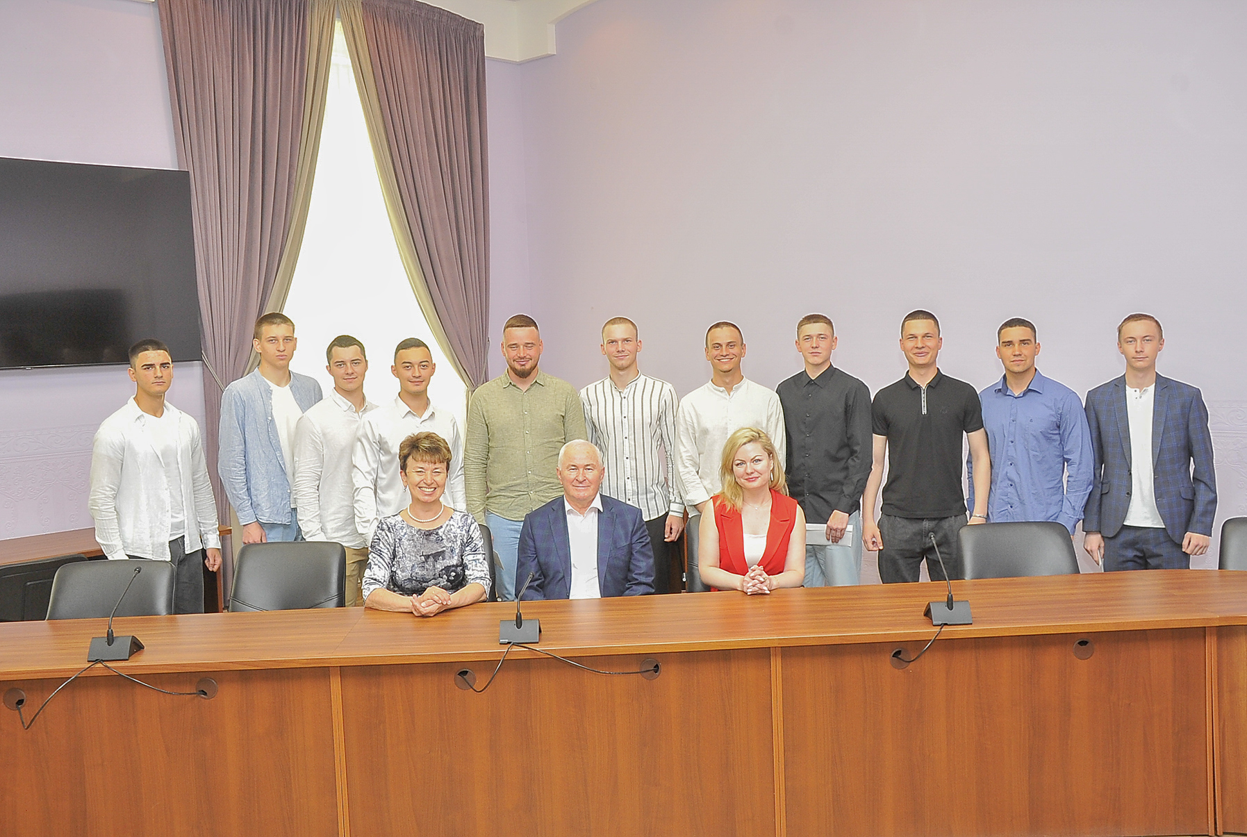 Ректор университета профессор С.М. Ахметов встретился со студентами-казаками