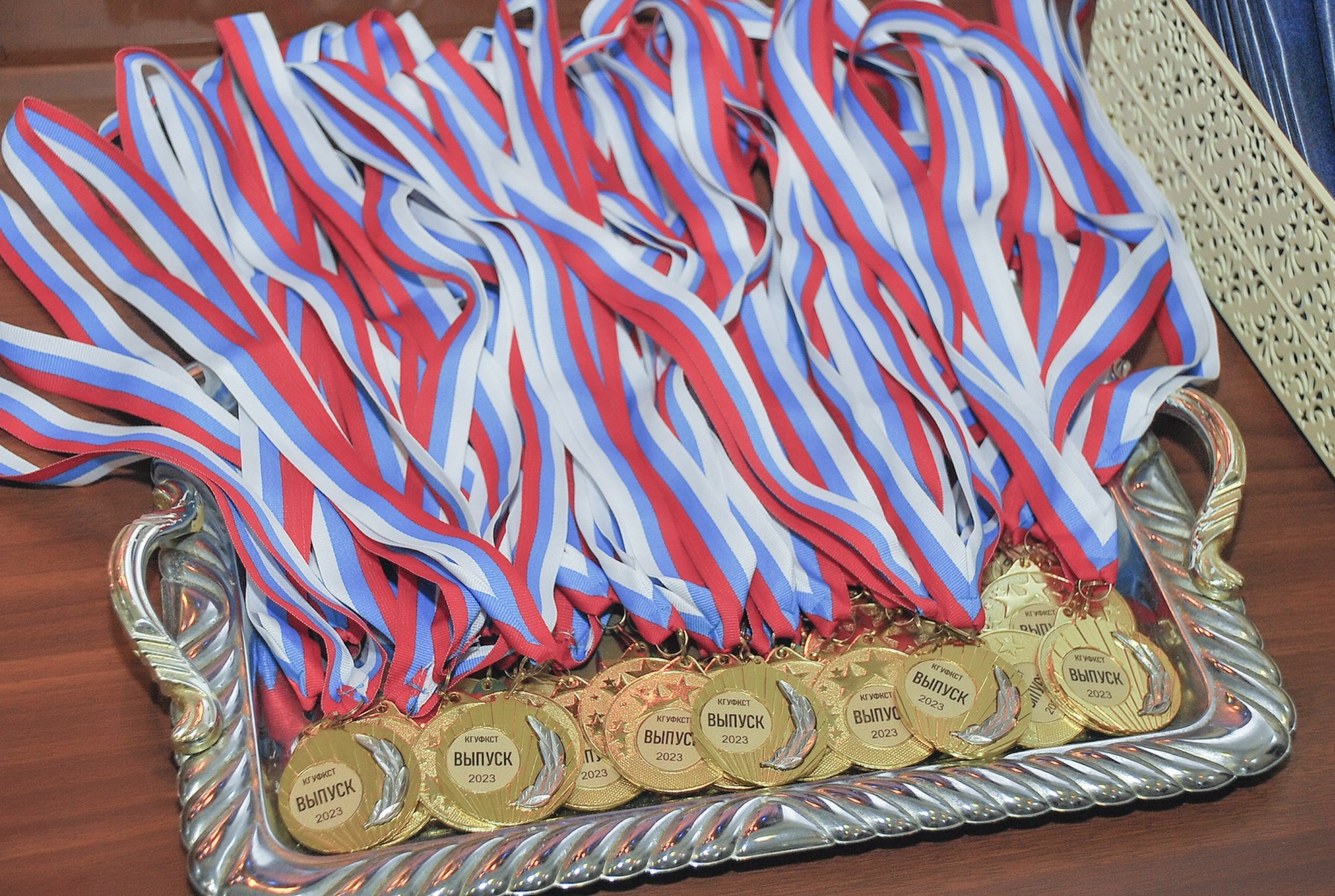 Выпускники факультета спортивного менеджмента, педагогики и психологии торжественно отпраздновали вручение дипломов.