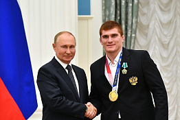 Обучающихся и выпускников вуза чествовали в Кремле на встрече чемпионов и призеров Олимпийских и Паралимпийских игр-2020 с Президентом России.