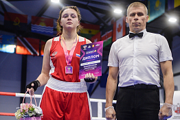 ПОЗДРАВЛЯЕМ! Студентки Гуманитарного колледжа КГУФКСТ завоевали золото и бронзу всероссийских соревнований по боксу среди девушек и юниорок.