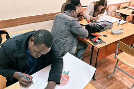 Иностранные обучающиеся нашего университета продолжают знакомиться с российскими праздниками в рамках программы социокультурной адаптации и знакомства с духовно-нравственными ценностями народов России.