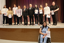 В Кубанском государственном университете физической культуры, спорта и туризма прошел праздничный новогодний концерт.