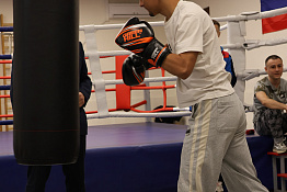 В КГУФКСТ состоялись соревнования по силе удара, посвященные Году защитника Отечества.