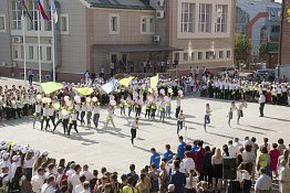 Торжественная линейка, посвящённая началу учебного года (02.09.2019)