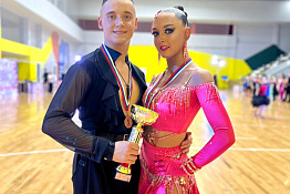 Студентка КГУФКСТ Екатерина Рейвах с партнёром Игорем Рябченко - победители Кубка Юга России по танцевальному спорту.