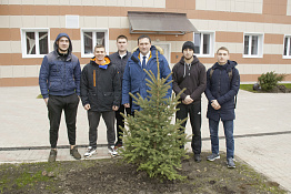 Посадка ёлок во внутреннем дворе университета  (21.02.2019)