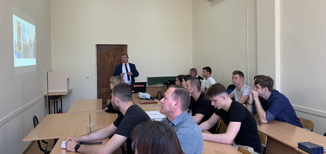 В КГУФКСТ прошел мастер-класс «Профессия - учитель» педагога–организатора ОБЖ К.В. Смирнова.