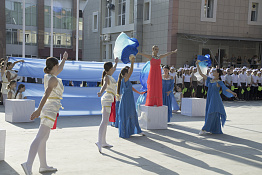 Торжественная линейка, посвящённая началу учебного года (02.09.2019)