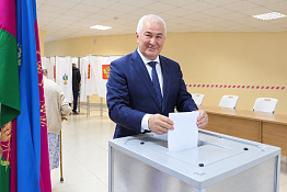 Важен голос каждого: ректор Султан Меджидович Ахметов проголосовал на выборах в Госдуму