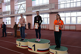 В легкоатлетическом манеже КГУФКСТ прошли соревнования, посвященные Дню защитника Отечества.