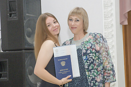 Вручены дипломы выпускникам Гуманитарного колледжа 2023 года.