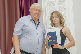 Выпускникам - 2023 факультета физической культуры вручены дипломы бакалавров.