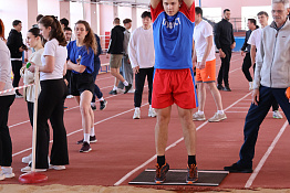 В легкоатлетическом манеже КГУФКСТ прошли соревнования, посвященные Дню защитника Отечества.