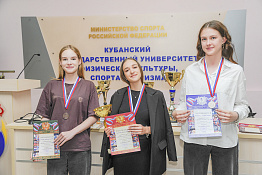 В КГУФКСТ состоялось награждение обучающихся по итогам Спартакиады Гуманитарного колледжа.