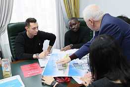 В КГУФКСТ прошла встреча ректора профессора С.М. Ахметова со студентами - активистами из числа иностранных граждан.