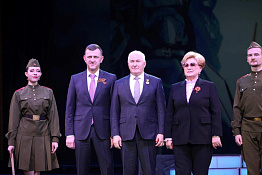 Ректору университета профессору Султану Меджидовичу Ахметову вручили памятный знак «Почётный гражданин города Краснодара».