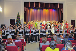 В Кубанском государственном университете физической культуры, спорта и туризма прошел праздничный новогодний концерт.