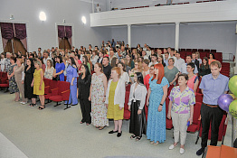 Выпускники факультета спортивного менеджмента, педагогики и психологии торжественно отпраздновали вручение дипломов.