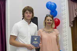 Вручение дипломов: Гуманитарный колледж (04.07.2019)