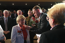 Ректору университета профессору Султану Меджидовичу Ахметову вручили памятный знак «Почётный гражданин города Краснодара».