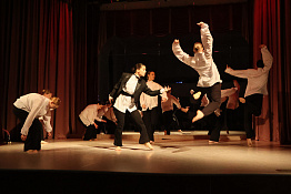 В Кубанском государственном университете физической культуры, спорта и туризма прошел праздничный новогодний концерт.