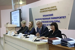 Поздравляем выпускников заочной формы обучения, факультета адаптивной и оздоровительной физической культуры 2026 года!