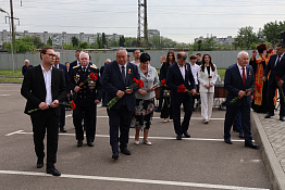 В Центре водных видов спорта КГУФКСТ состоялась церемония открытия мемориала героям, погибшим в ходе специальной военной операции, из числа обучающихся.