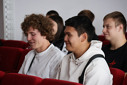 В университете прошла встреча ректора профессора С.М. Ахметова со студенческими семьями.