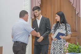 Вручены дипломы выпускникам Гуманитарного колледжа 2023 года.