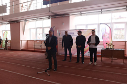 В легкоатлетическом манеже КГУФКСТ прошли соревнования, посвященные Дню защитника Отечества.