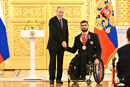 В Кремле наградили победителей и призеров XVII Паралимпийских летних игр.