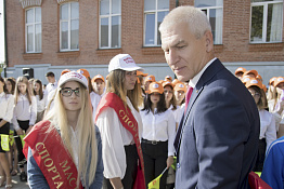 Торжественная линейка, посвящённая началу учебного года (02.09.2019)