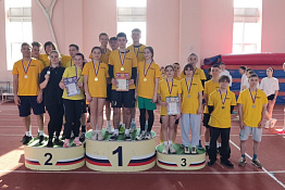 В легкоатлетическом манеже университета прошли соревнования по военно-спортивной игре «Зарница» среди обучающихся Гуманитарного колледжа КГУФКСТ.