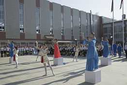 Торжественная линейка, посвящённая началу учебного года (02.09.2019)