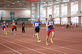 В легкоатлетическом манеже КГУФКСТ прошли соревнования, посвященные Дню защитника Отечества.