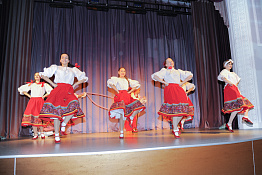 В Кубанском государственном университете физической культуры, спорта и туризма прошел праздничный новогодний концерт.