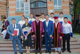 Выпускникам факультета магистерской подготовки вручили дипломы.