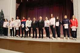 В Кубанском государственном университете физической культуры, спорта и туризма прошел праздничный новогодний концерт.