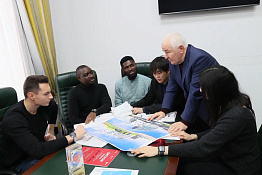 В КГУФКСТ прошла встреча ректора профессора С.М. Ахметова со студентами - активистами из числа иностранных граждан.