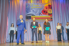 В Кубанском государственном университете физической культуры, спорта и туризма прошел праздничный концерт, посвященный Дню учителя.