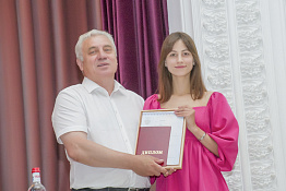 Выпускникам - 2023 факультета физической культуры вручены дипломы бакалавров.