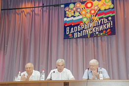 Выпускникам - 2023 факультета физической культуры вручены дипломы бакалавров.