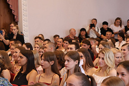 Поздравляем выпускников с окончанием Гуманитарного колледжа КГУФКСТ!