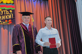 Выпускникам факультета магистерской подготовки вручили дипломы.